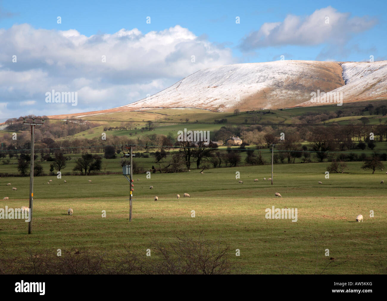 Pendle Hill, schneebedeckten in Ribble Valley Lancashire UK Stockfoto