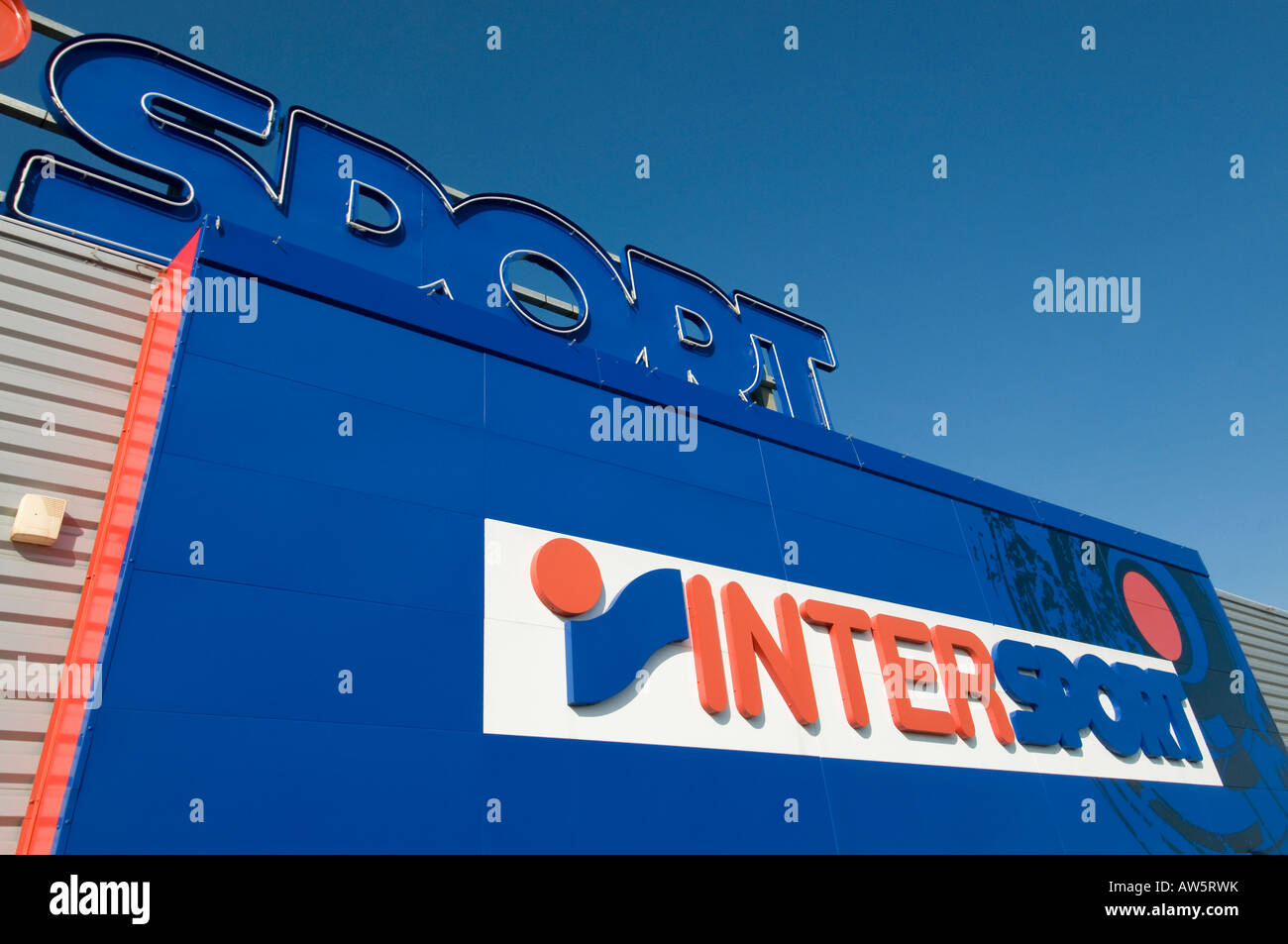"Intersport" Firma Zeichen, Frankreich. Stockfoto