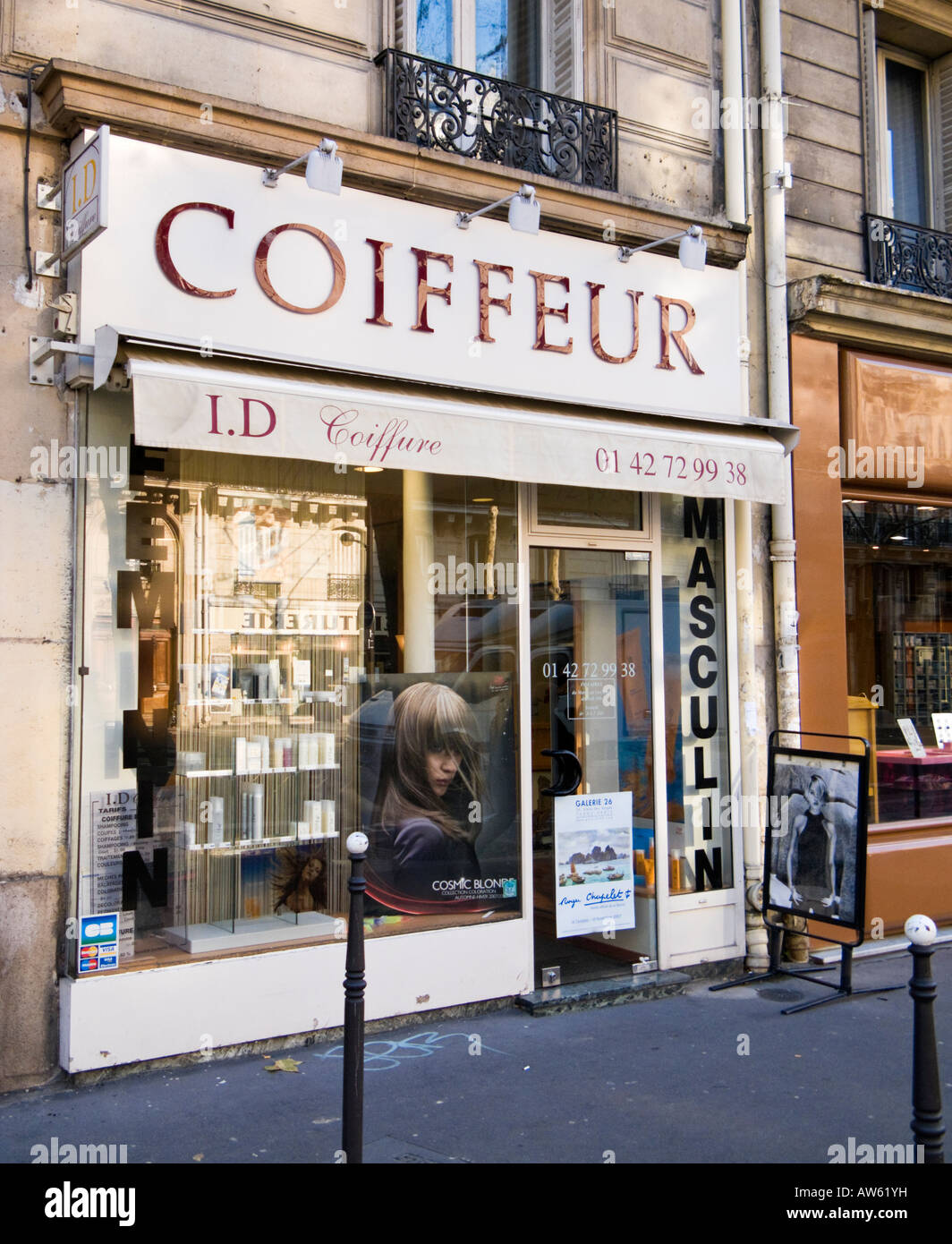 Französische Friseur-Shop in Paris, Frankreich, Europa Stockfoto