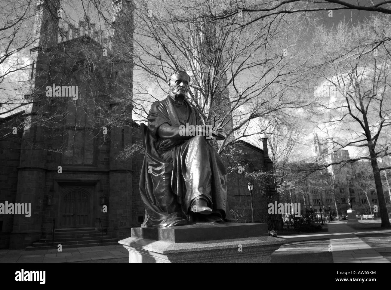 Die Statue von Theodore Woolsey auf alten Campus Yales, welche Schüler den Fuß auf das Denkmal als Glücksbringer reiben Stockfoto