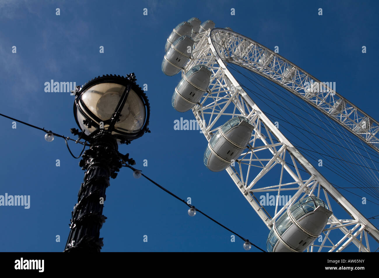 Die British Airways London Eye Touristenattraktion am Südufer der Themse in London Stockfoto