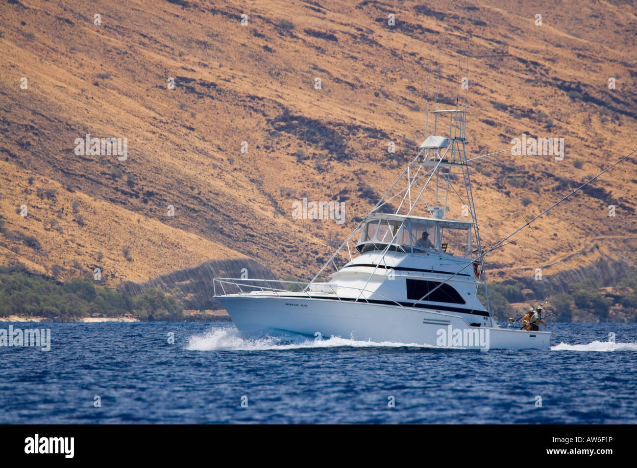 Ein Sportfishing Boot Kreuzfahrten die Gewässer vor Maui, Hawaii. Stockfoto