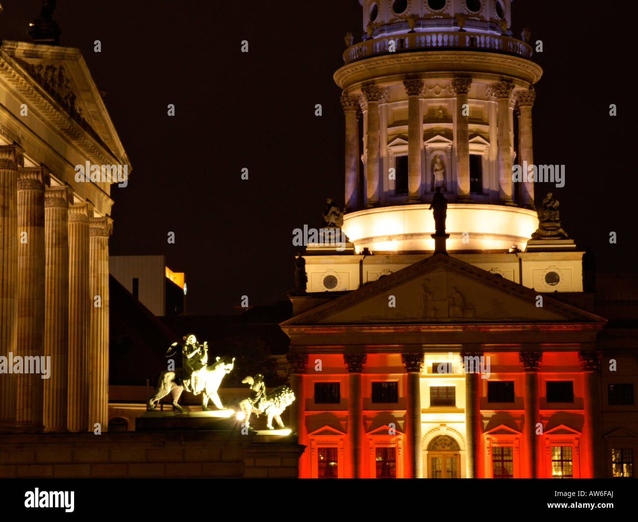 Französischer Dom und Schauspielhaus, Gendarmenmarkt, Berlin, Deutschland Stockfoto