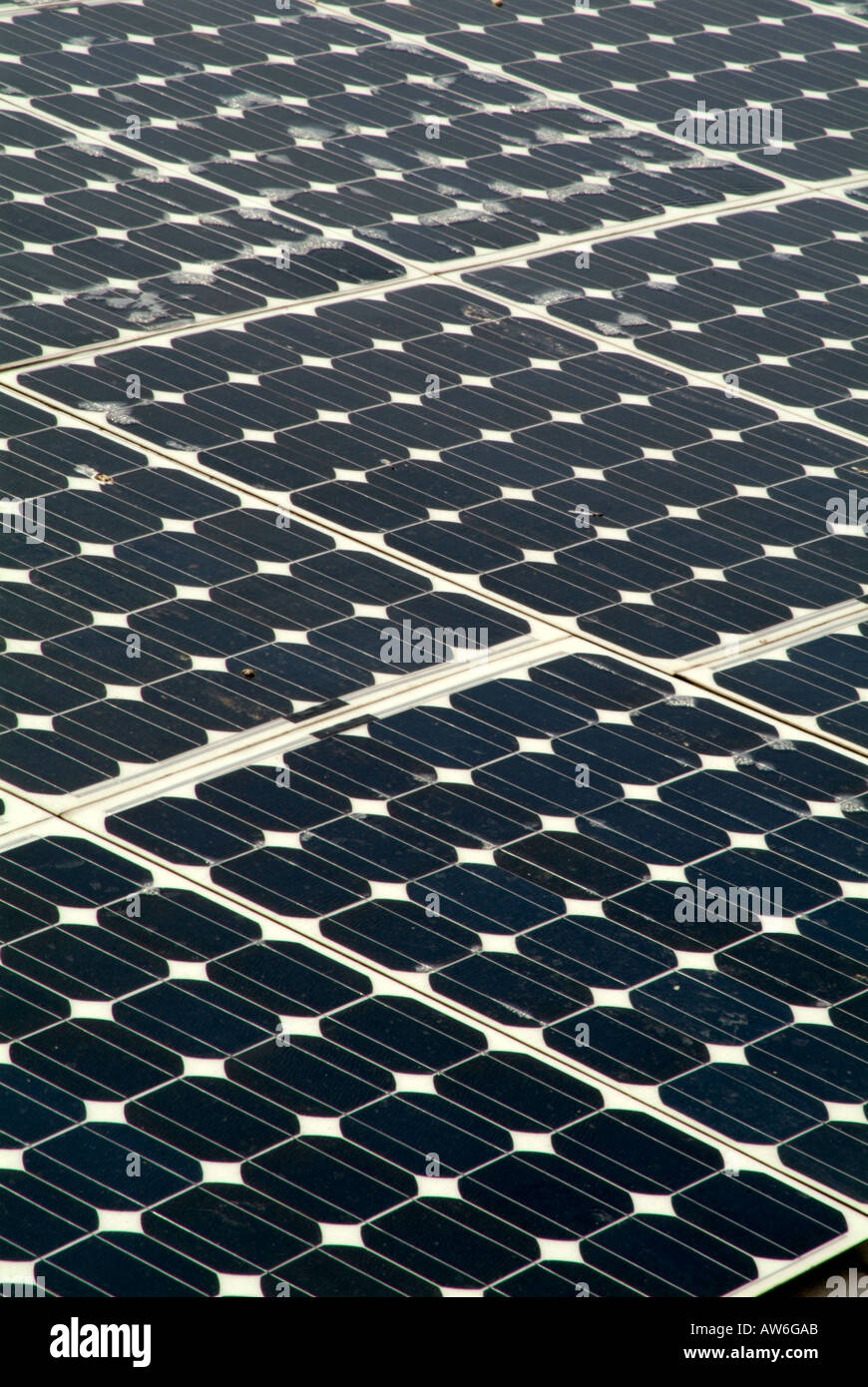 Solar-Panel Panels macht angetrieben stromerzeugende Erzeugung von sauberer Energie Kyoto nicht umweltschädlichen Verschmutzung reinigen grüne Sonne su Stockfoto