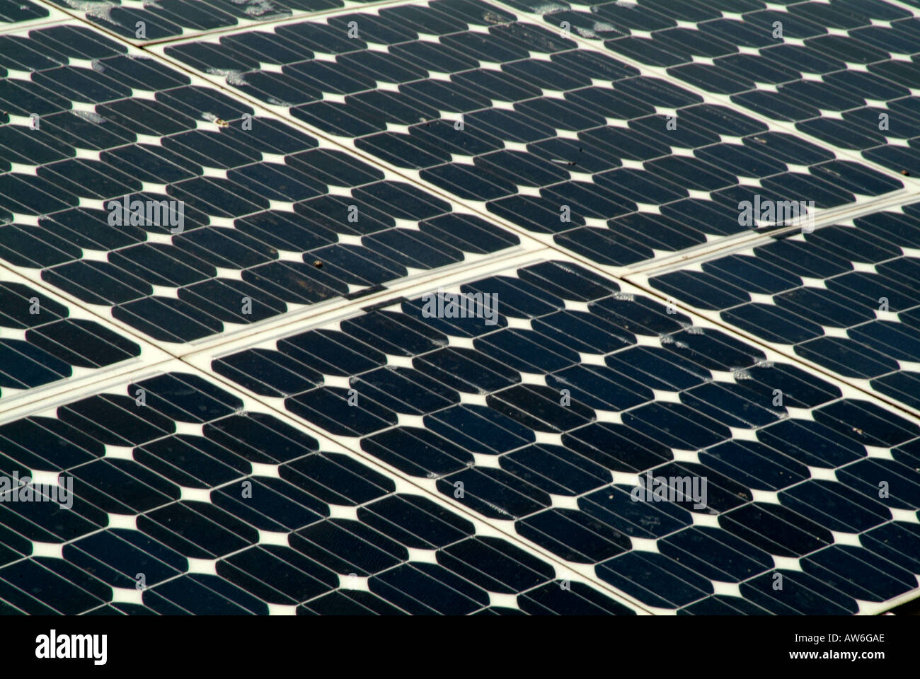 Solar-Panel Panels macht angetrieben stromerzeugende Erzeugung von sauberer Energie Kyoto nicht umweltschädlichen Verschmutzung reinigen grüne Sonne su Stockfoto