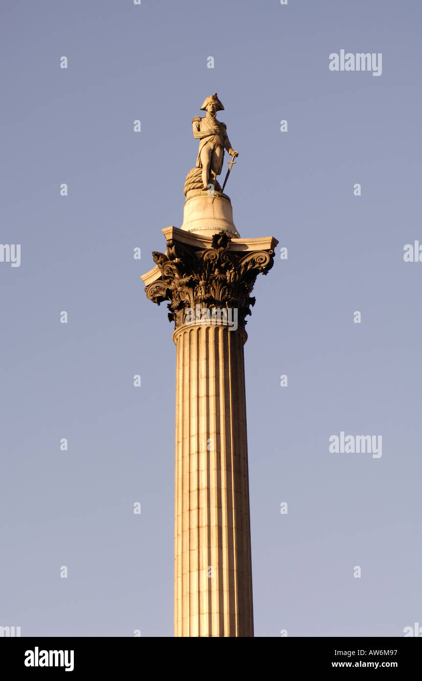 Nelsons Column in Trafalgar Square in London, UK. Im Sommer 2005 Stockfoto