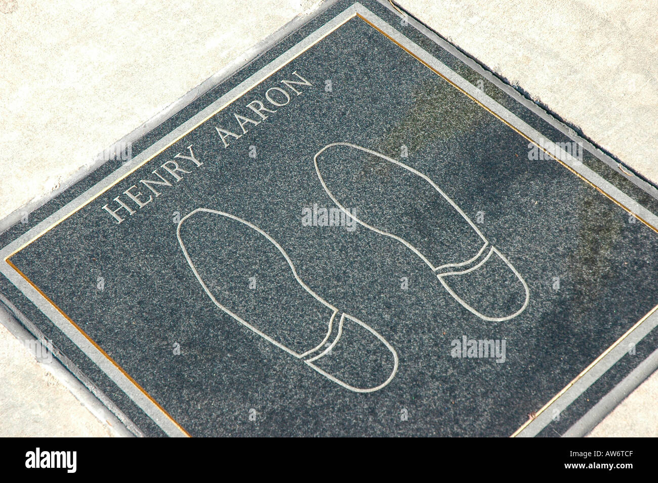 Schuhe von Henry Aaron auf dem International Civil Rights Walk of Fame im National Parks Center in Atlanta Martin Luther King Jr Memorial Stockfoto