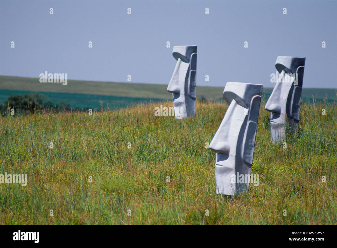 Inspiriert durch die Moai Statuen auf den Osterinseln Skulpturen blicken auf der Prärie zentrale Kansas. Stockfoto