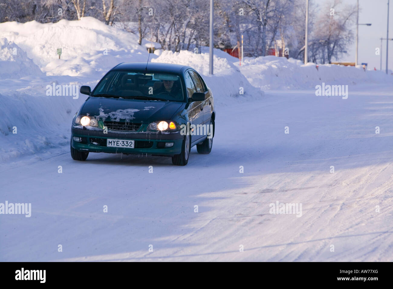 Autofahren in Saariselkä Nordfinnland Stockfoto
