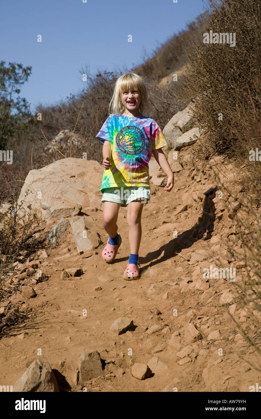 Mädchen Wandern Mission Trails Park, San Diego, Kalifornien, USA Stockfoto