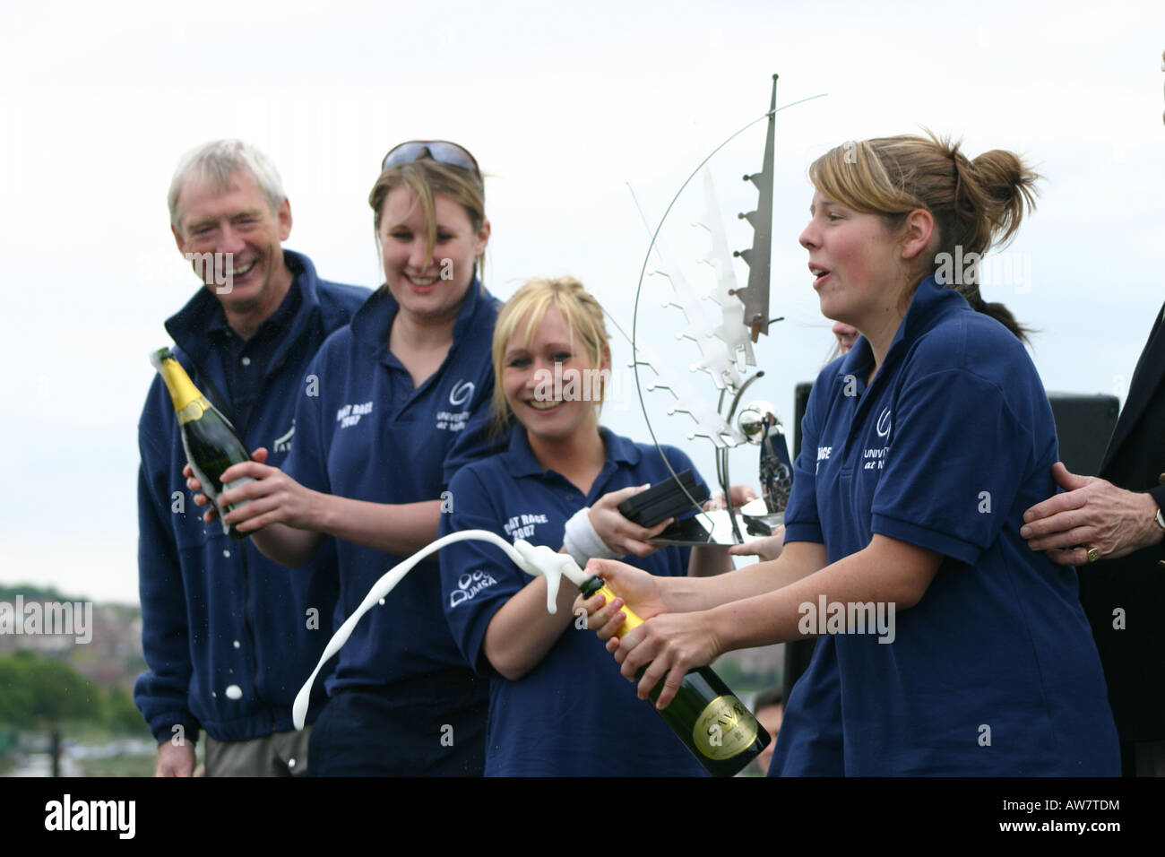 Medway Regatta Rennen 1. ersten konstituierenden Greenwich Kent university Stockfoto