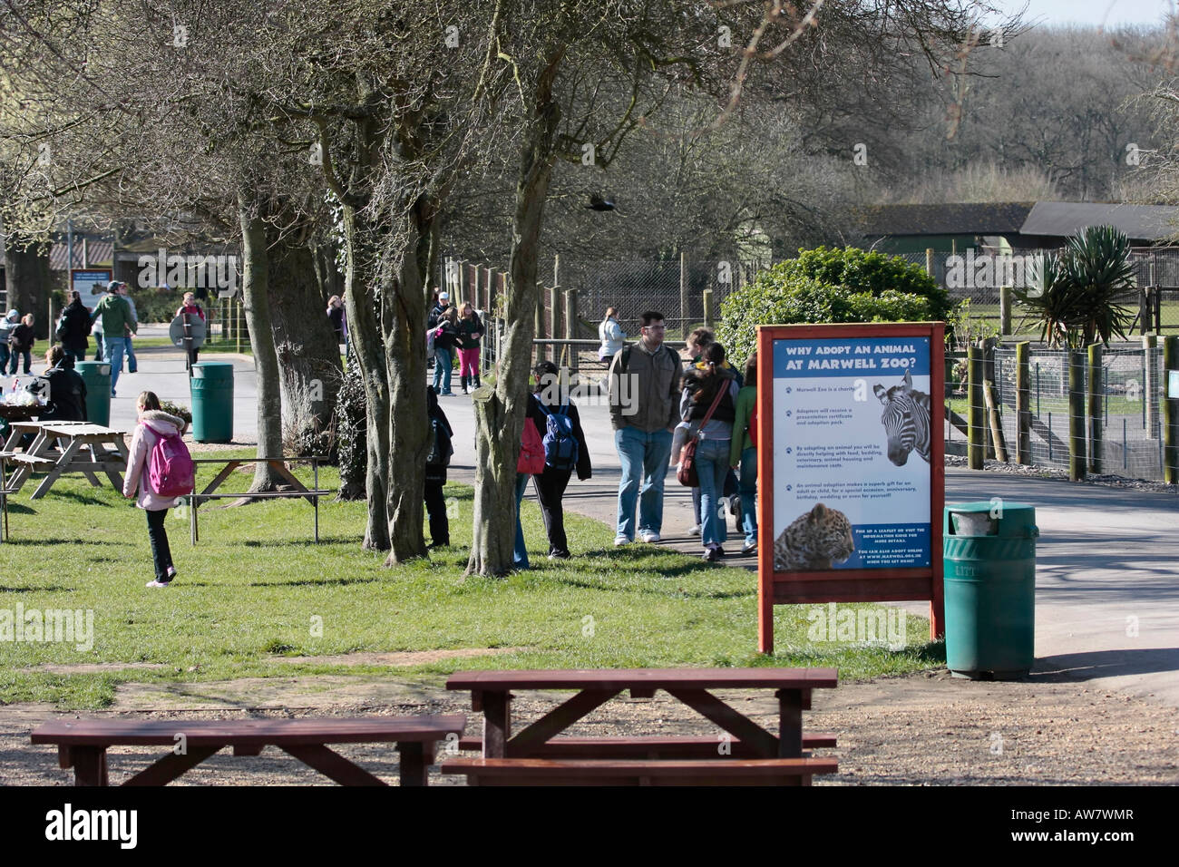 Kinder besuchen Marwell Zoo Hampshire Stockfoto