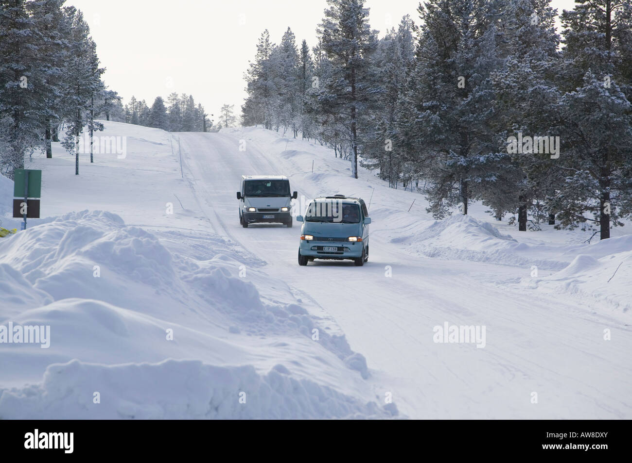 Autofahren in Saariselkä Nordfinnland Stockfoto