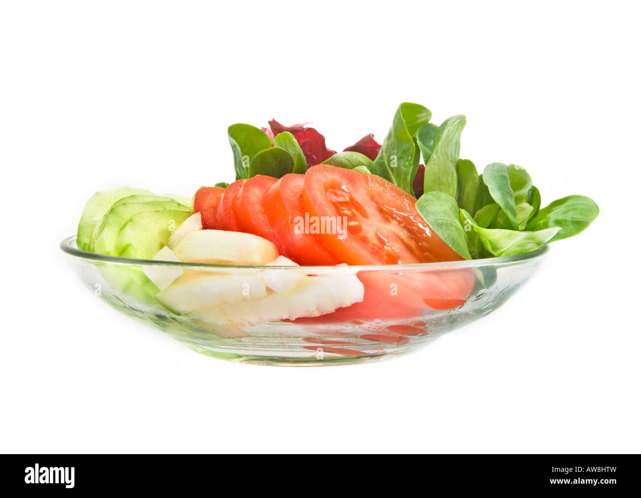 Glasplatte mit Portion frischer gemischter Salat Salat Mix Mischung Fitness fit FOOD Feldsalat Feldsalat Pappmaché Stockfoto