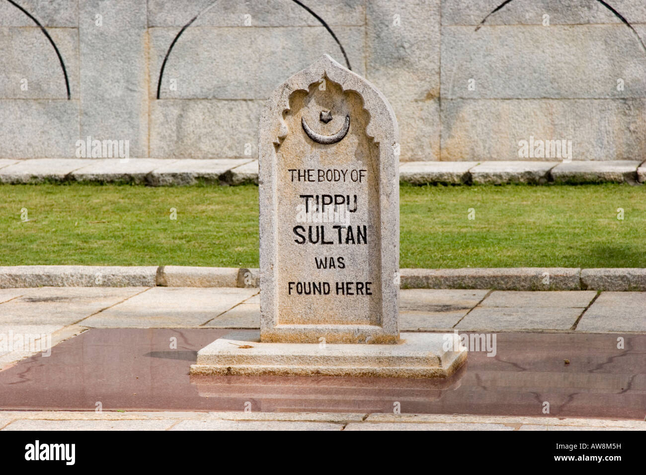 Eine Markierung in seiner Festung, wo die Leiche des Tipu Sultans gefunden wurde, getötet von den Briten Stockfoto