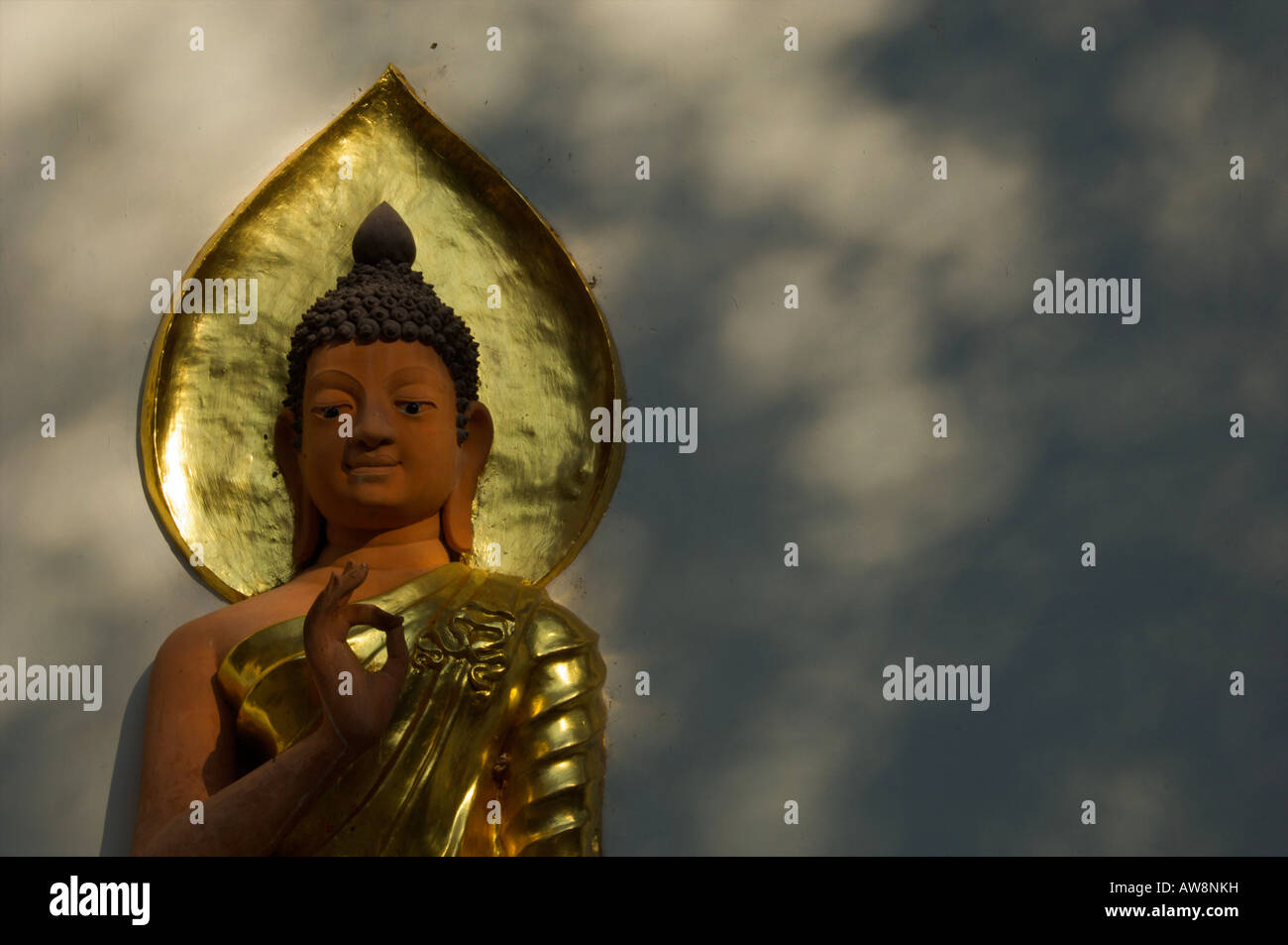 Buddha im Tempel Wat Chom Choeng in Chiang Saen Chiang Rai Nord-Thailand in Südostasien Stockfoto