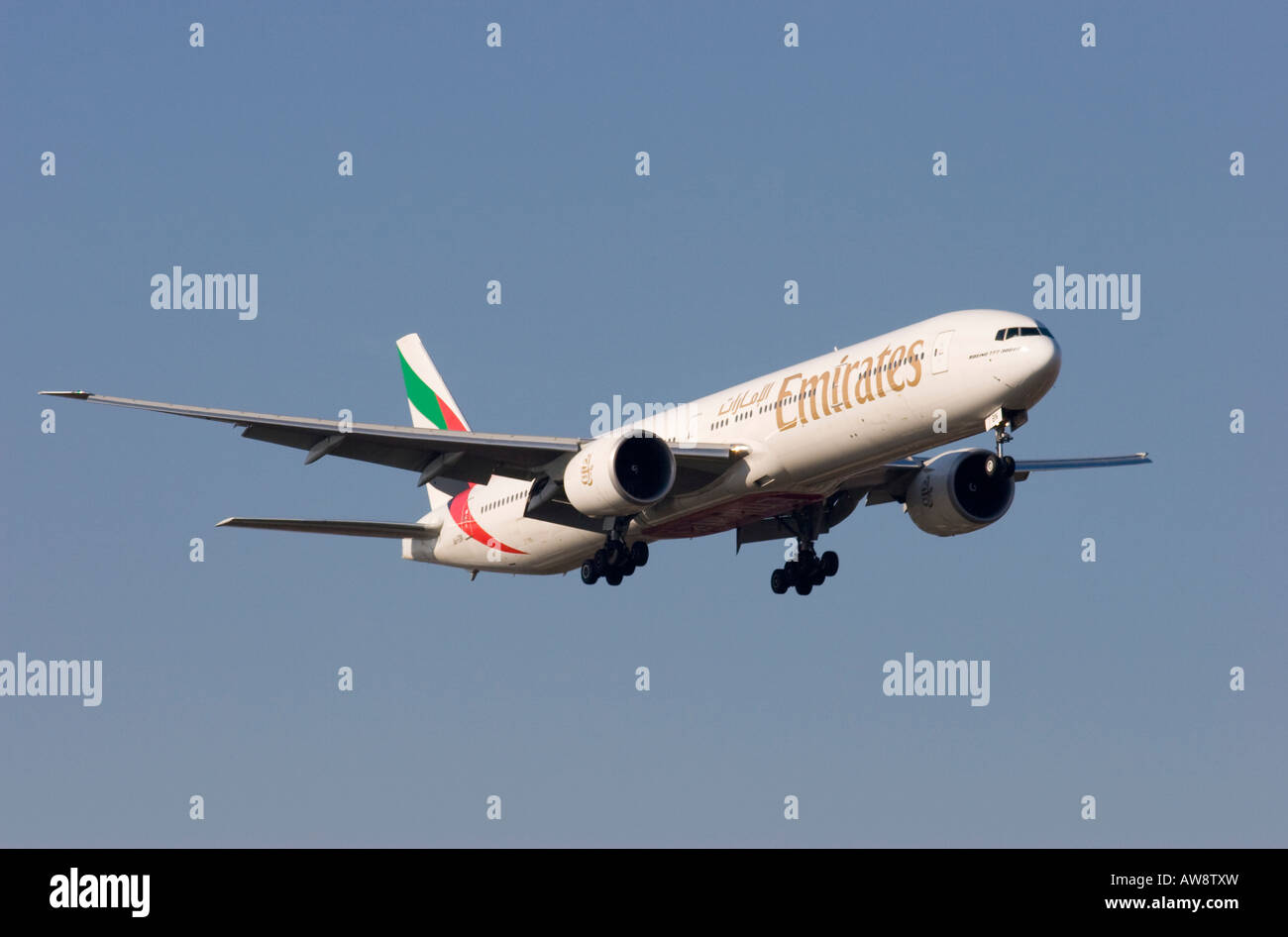 Emirates Boeing 777-36NER Landung am Flughafen London Heathrow Stockfoto