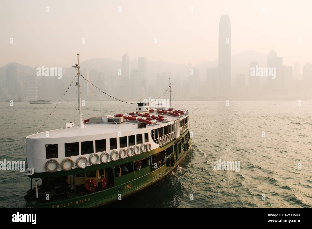 Star Ferry in Smog in Hong Kong China 2008 Stockfoto