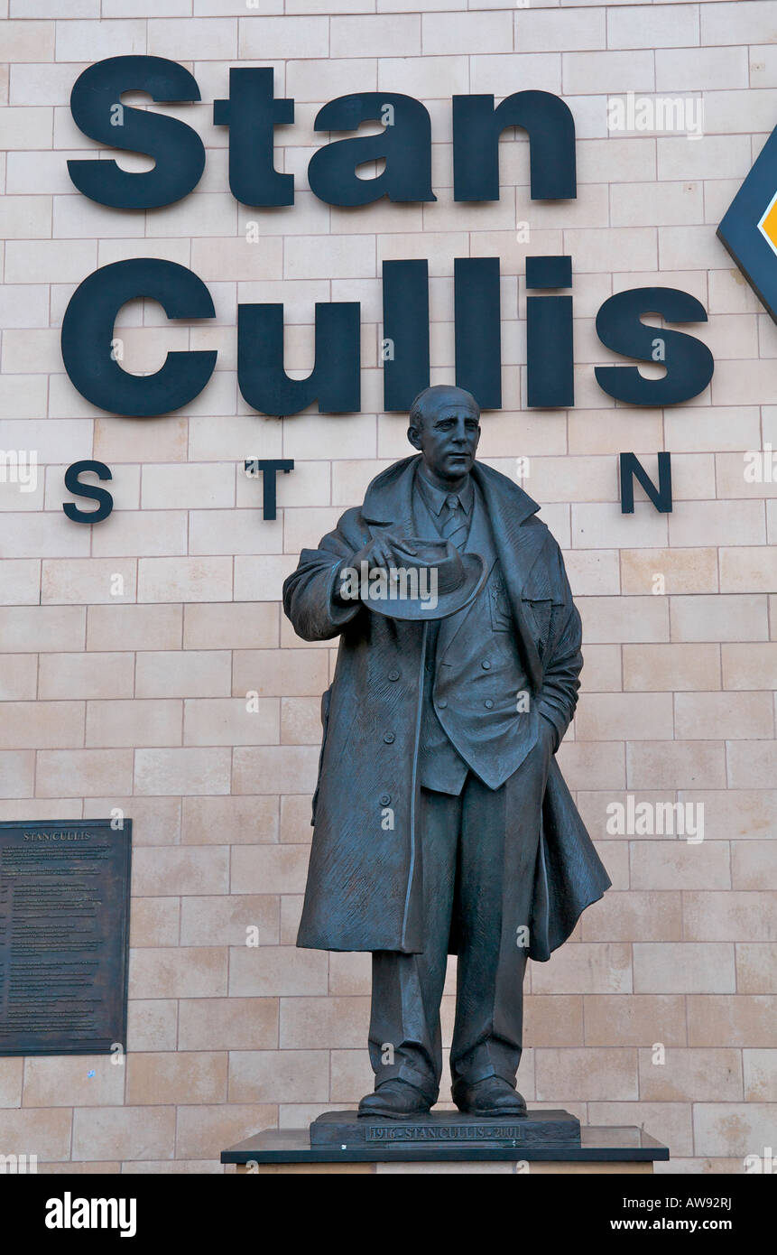 Statue von Stan Cullis in Wolverhampton Wanderers Football Club gemahlen Stockfoto