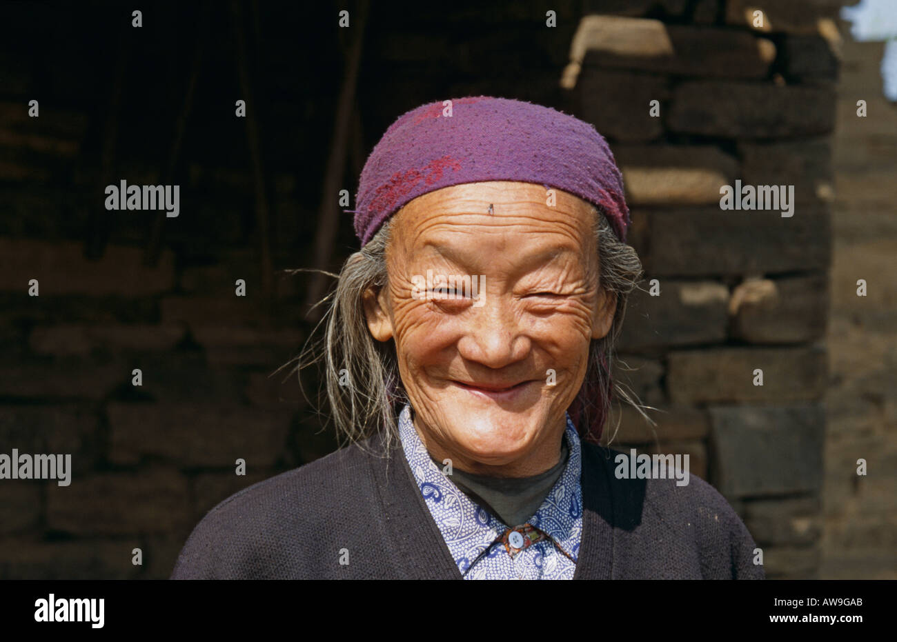 Eine Lepcha Frau, in der Nähe von Rinchenpong, West Sikkim, Indien Stockfoto