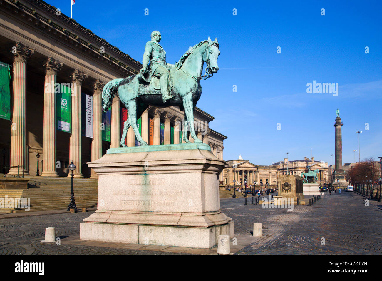 Statue von Prinz Albert an der St Georges Hall Liverpool Merseyside in England Stockfoto