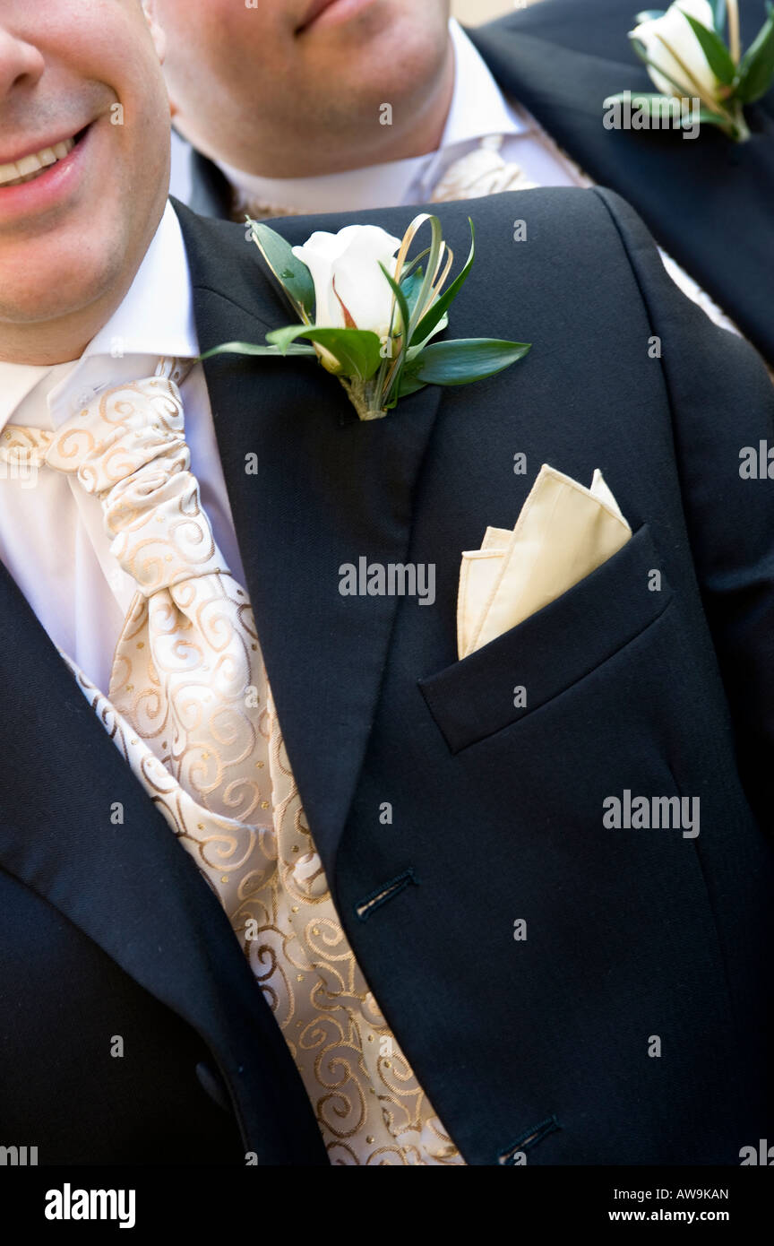 Eine Nahaufnahme von zwei Männern in Anzügen von morgen Stockfoto
