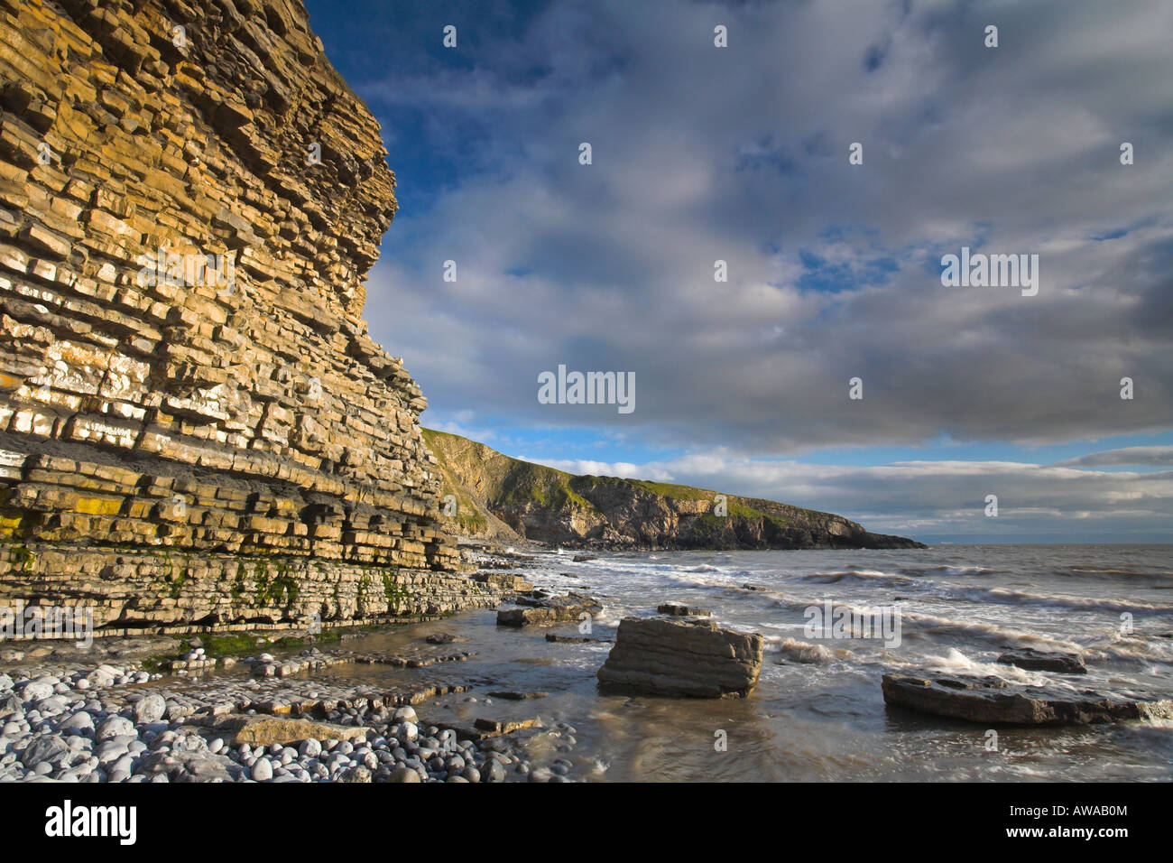 Gesteinsschichten im Dunraven Bay, Southerndown, Wales Stockfoto
