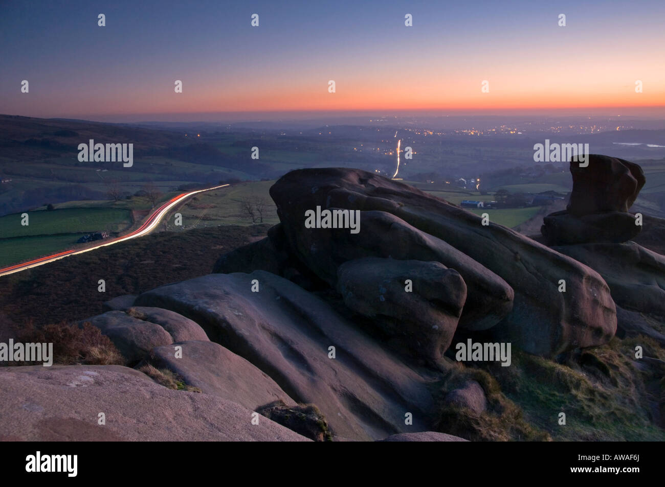 Nacht fällt bei Ramshaw Rocks, Peak District National Park, in der Nähe von Lauch, Staffordshire, England, UK Stockfoto