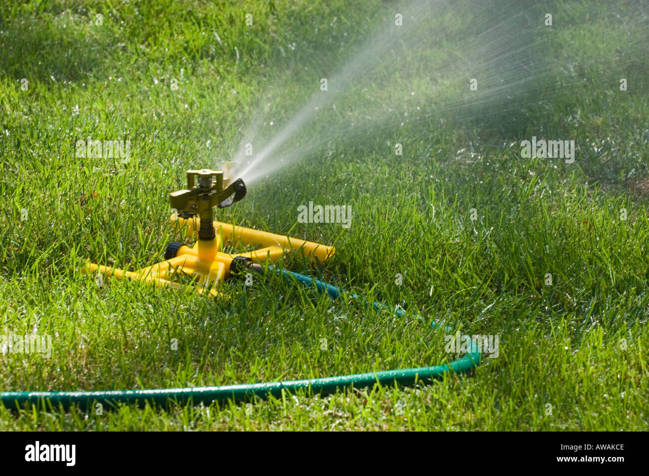 Lawn sprinklers Fotos und Bildmaterial in hoher Auflösung Alamy