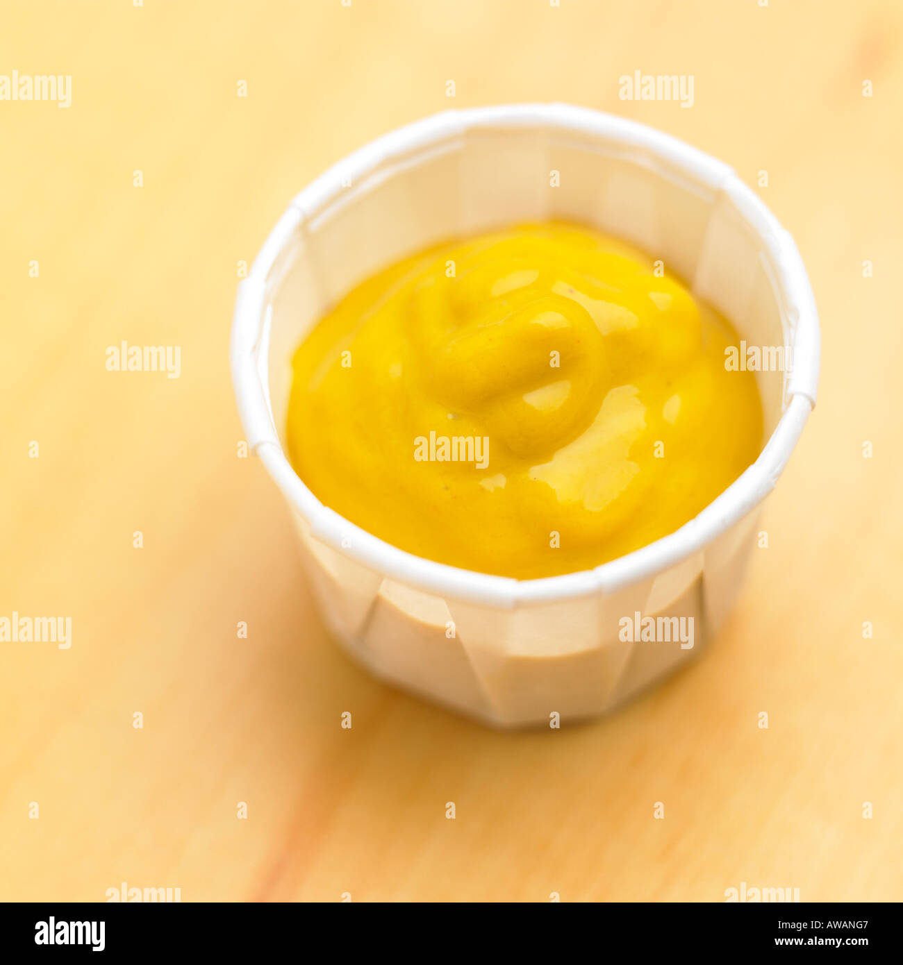 Topf mit Senf Stockfoto