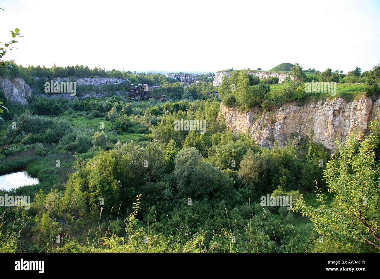 Ein Blick Richtung Norden über den Steinbruch-Bereich, wo Häftlinge aus dem ehemaligen Nazi-Lager Plaszow, Polen arbeiteten. Stockfoto