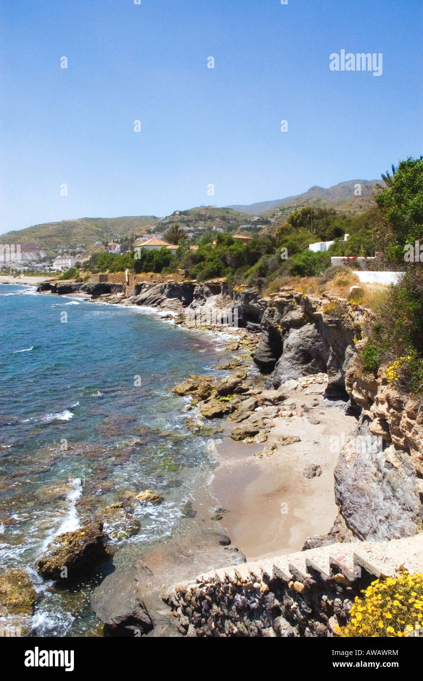 Felsige Küste und Strand von Mojacar Playa & Pueblo, Costa Almeria, Spanien Stockfoto