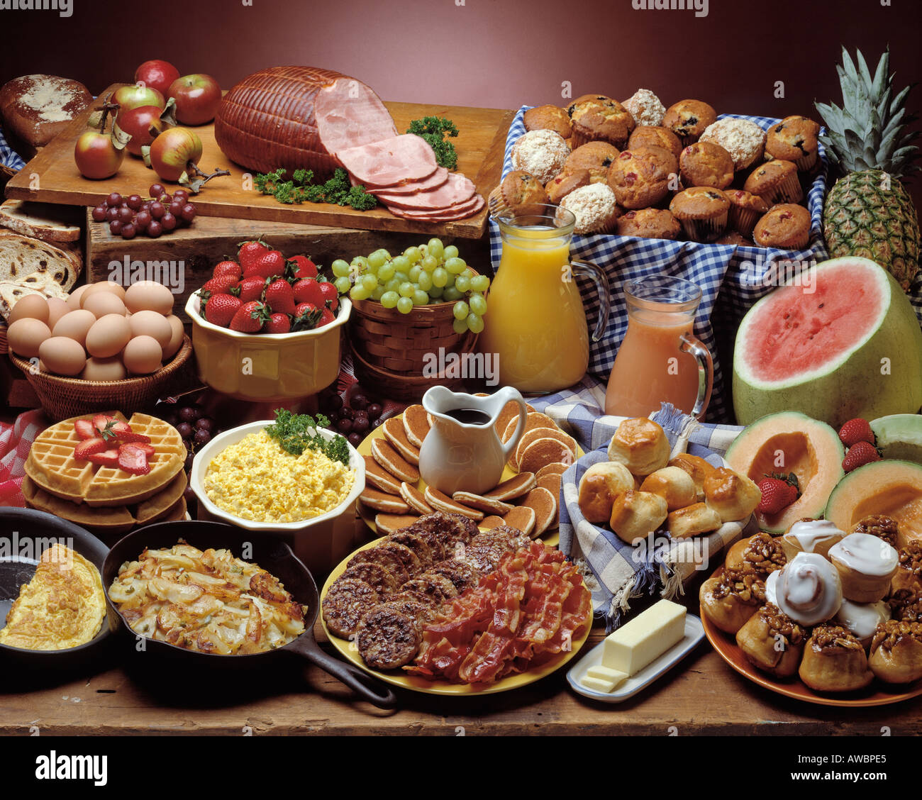 fast-food-fruhstuck-buffet-eiern-ruhrei-speck-streifen-wurst-patty-keks-jelly-hash-braun-kartoffel-haus-fry-wassermelone-awbpe5.jpg