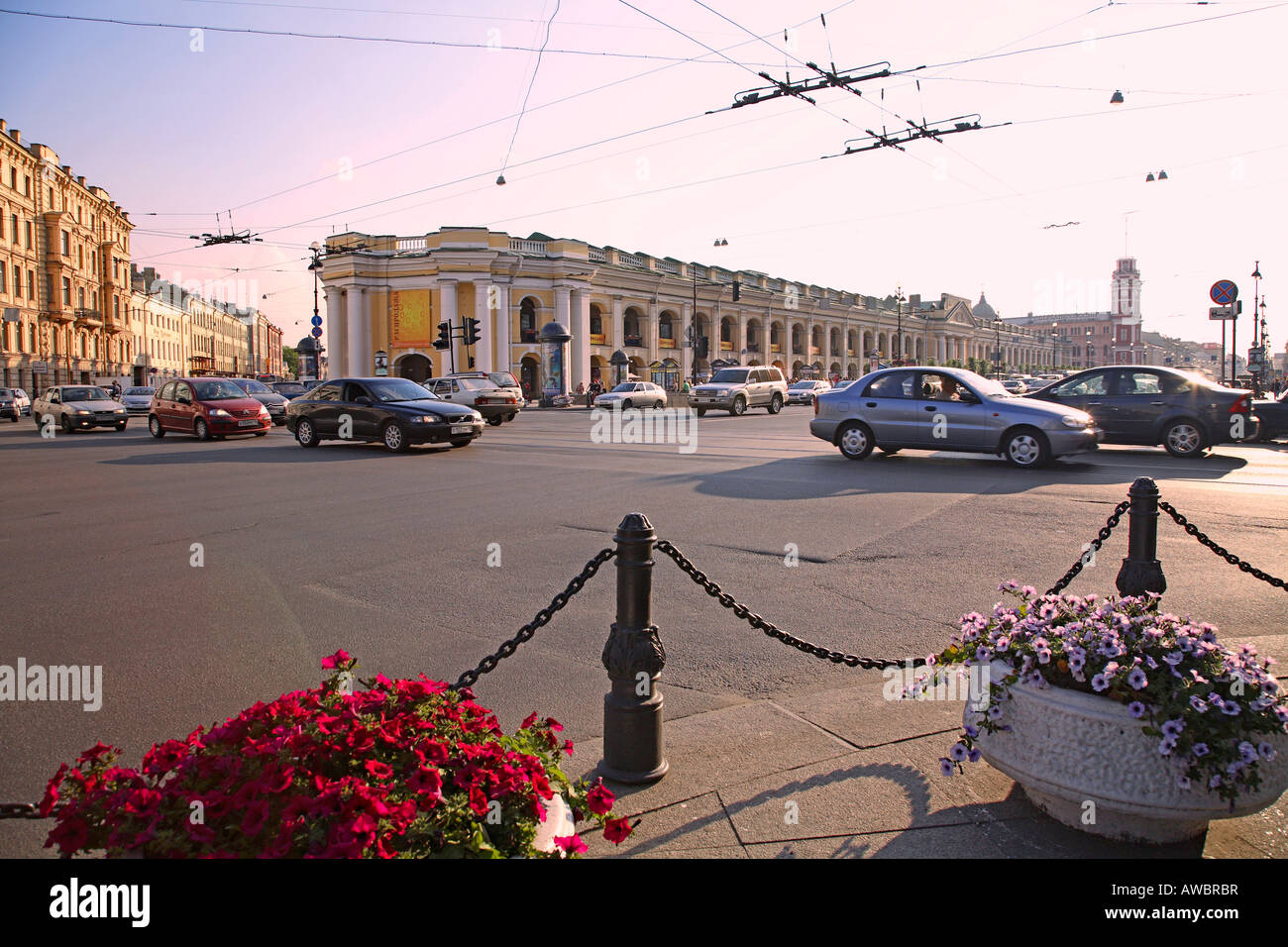 Russland, St. Petersburg, Nevskiy Prospekt, Gostinyy Dvor (Einkaufspassage) Stockfoto