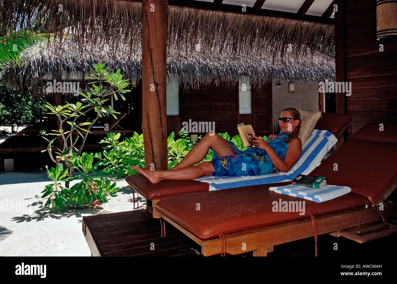 Terrasse auf dem Beachbungalow Malediven Indischer Ozean Medhufushi Meemu Atoll Stockfoto