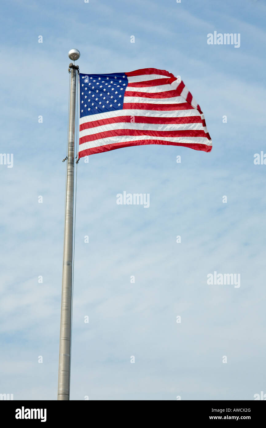 Stars And Stripes von einem Fahnenmast geflogen Stockfoto