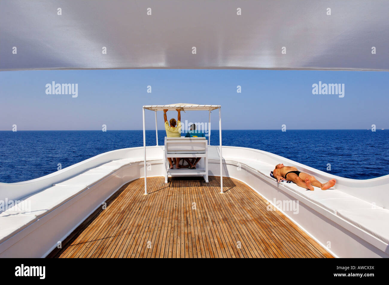 Sonnenterrasse im ein Touristenboot, Rotes Meer, Ägypten Stockfoto