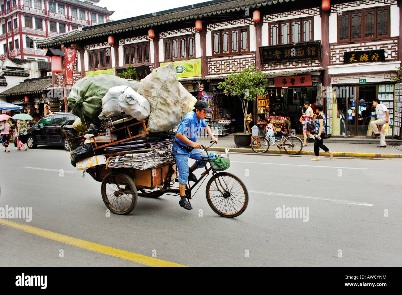 Overloaded rickshaw -Fotos und -Bildmaterial in hoher Auflösung – Alamy