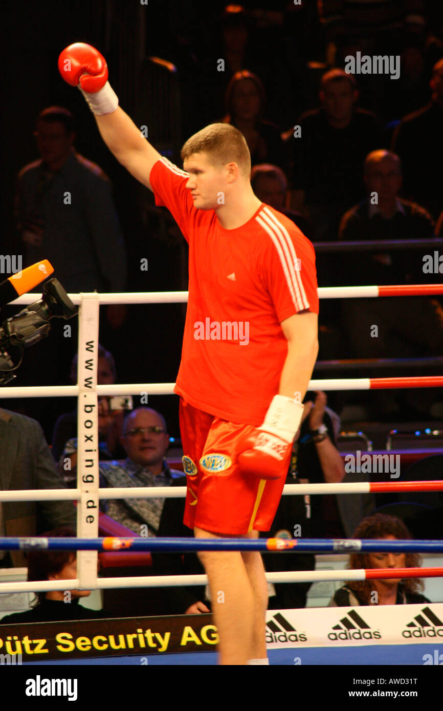 Boxer Alexander Dimitrenko vor einem Schwergewichtskampf gegen Timo Hoffmann, Universum Champions Night, Magdeburg, Sachsen-Anh Stockfoto