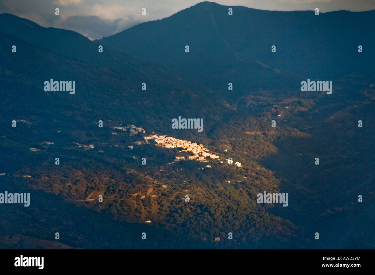 Die weiß getünchten Wänden der andalusischen Hügelstadt von Gaucin, Spanien Stockfoto