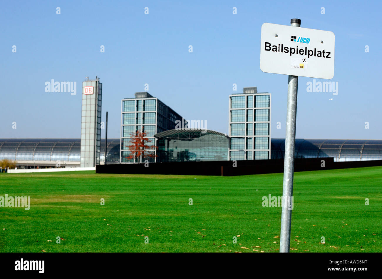 Großer Spielplatz vor dem Hauptbahnhof (Hauptbahnhof) Berlin, Deutschland, Europa Stockfoto