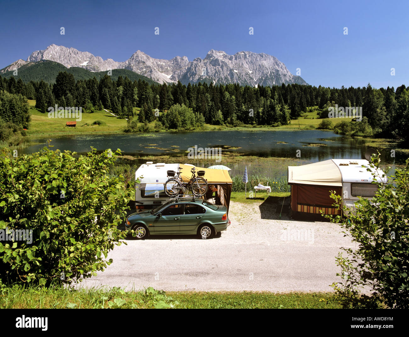 Campingplatz Tennsee-See, in der Nähe von Mittenwald Forest, Karwendel Range, Upper Bavaria, Bavaria, Germany, Europe Stockfoto