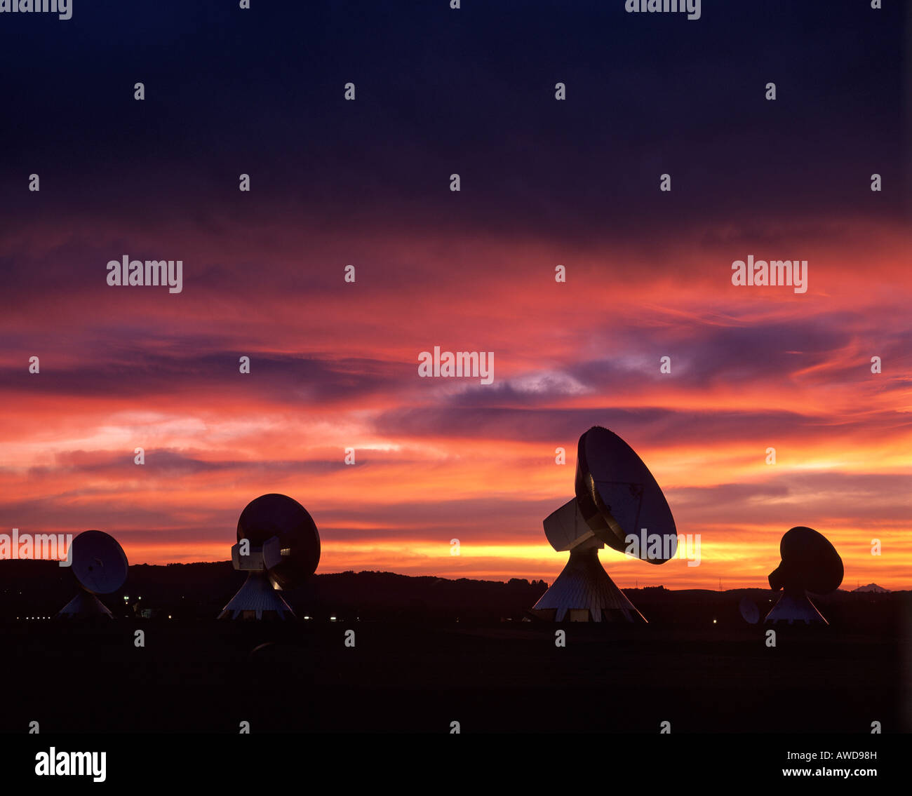 Dawn, Antennen der Boden Kommunikation Bahnhof Raisting, Oberbayern, Deutschland Stockfoto