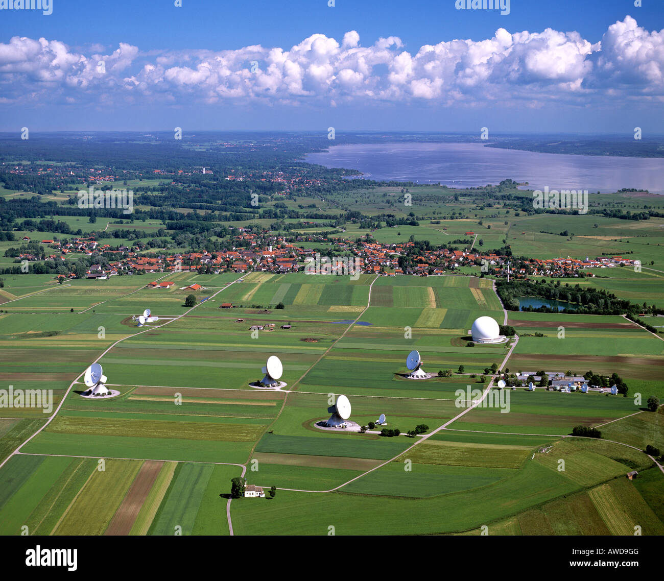 Satelliten-Bodenstation Raisting, Ammersee (Ammersee), Luftaufnahme, Upper Bavaria, Bavaria, Germany Stockfoto