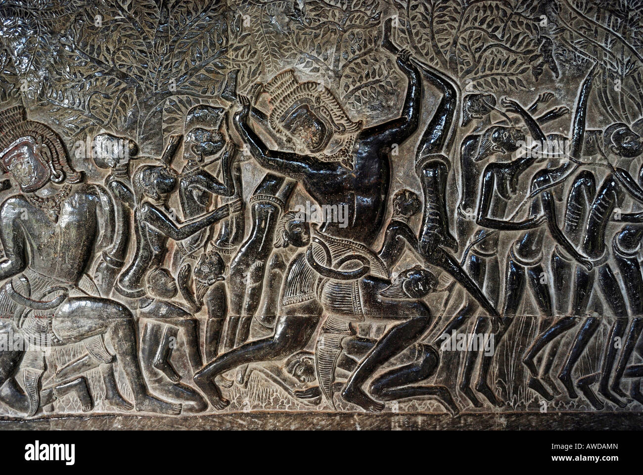 Bas-Relief zeigt eine Szene in der Hölle als Hindu Mythologie, Tempel Angkor Wat, Kambodscha erzählt Stockfoto