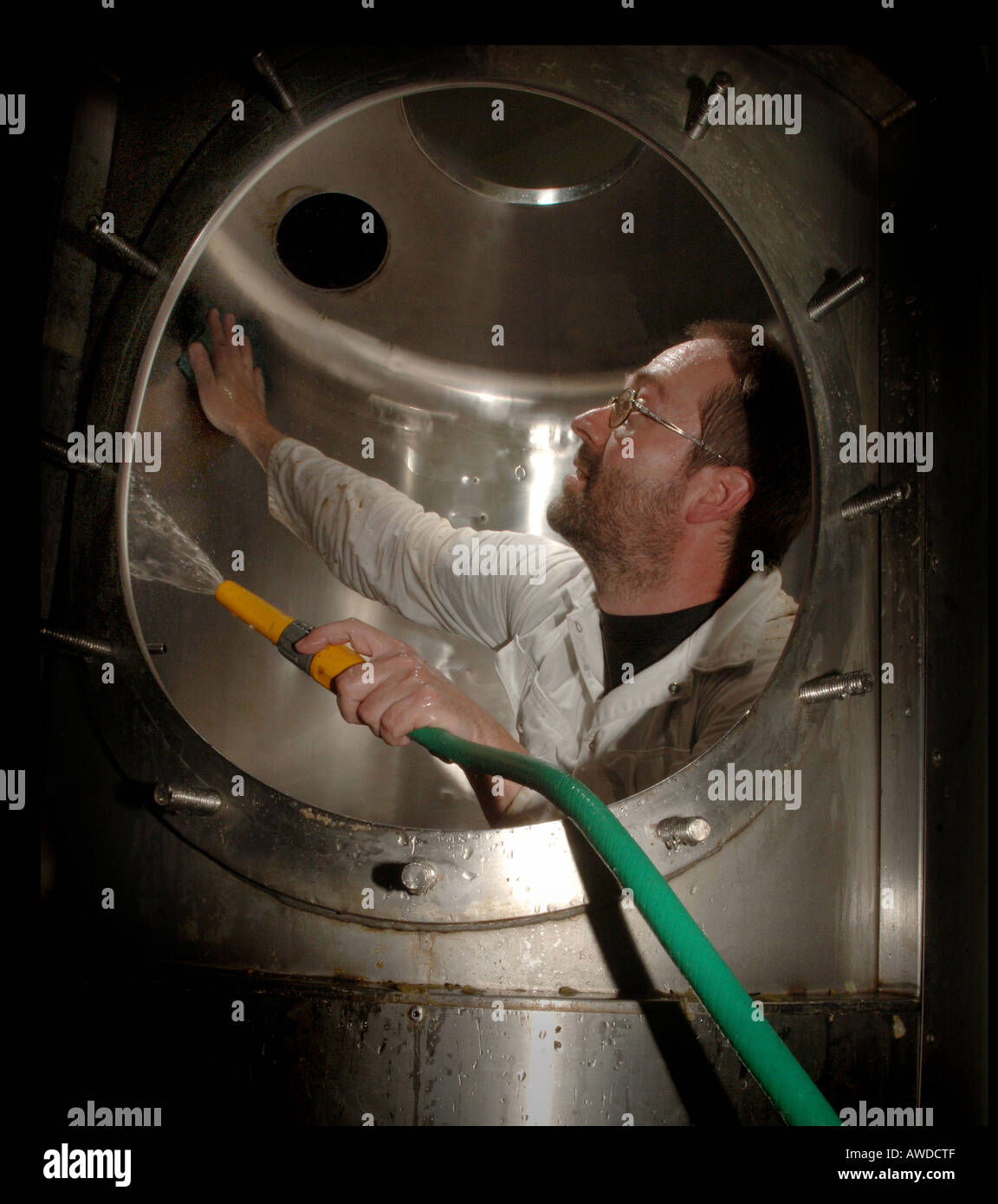 Ein Kupfer sein hinunter gewaschen: Das Schiff, in dem der Hopfen und Brei in der traditionellen Brauprozess kombiniert wurden. Stockfoto