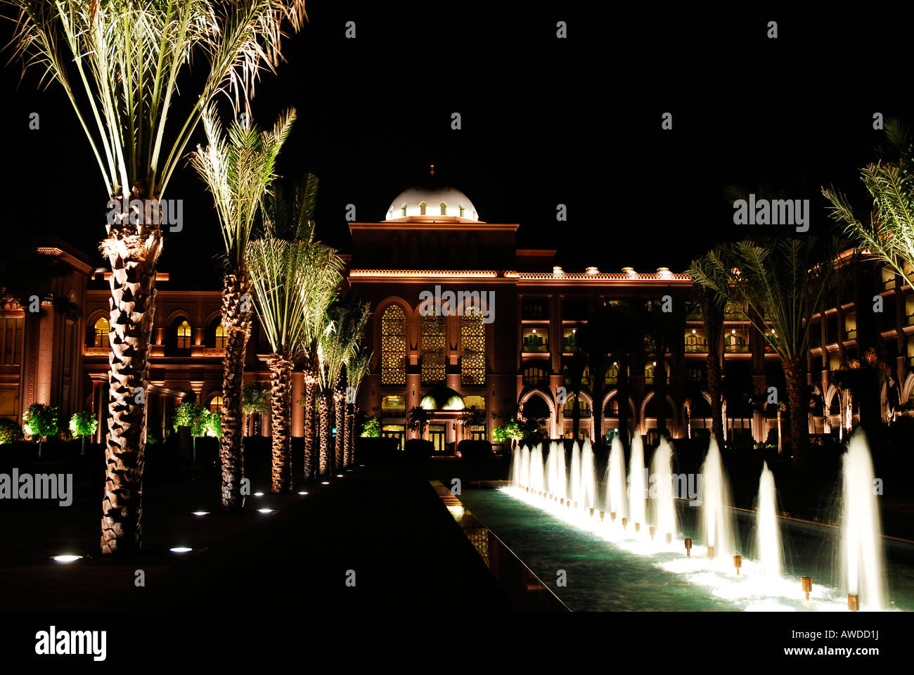 Emirates Palace Hotel bei Nacht, Abu Dhabi, Vereinigte Arabische Emirate, Asien Stockfoto