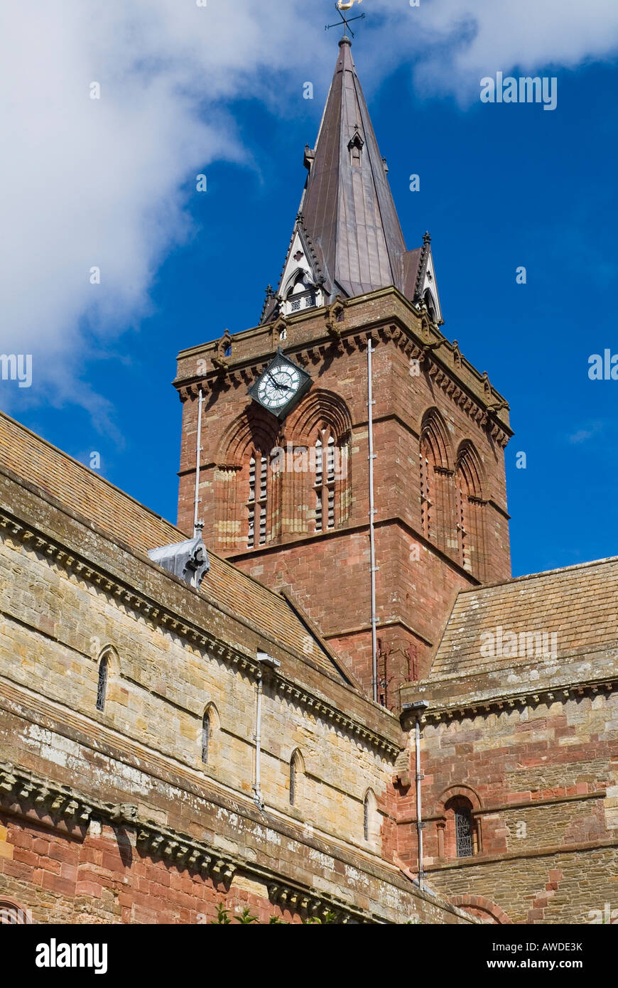 dh St. Magnus Catherdral KIRKWALL ORKNEY Uhrturm Kathedrale Kirkwall Stockfoto