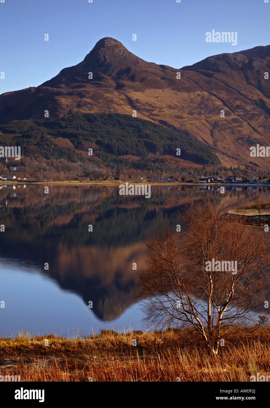 Pap von Glencoe, Lochaber, spiegelt sich in Loch Leven, Schottland, UK, Europa Stockfoto