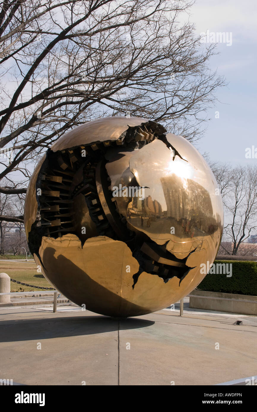 Welt-Skulptur am Sitz der Vereinten Nationen, New York Stockfoto